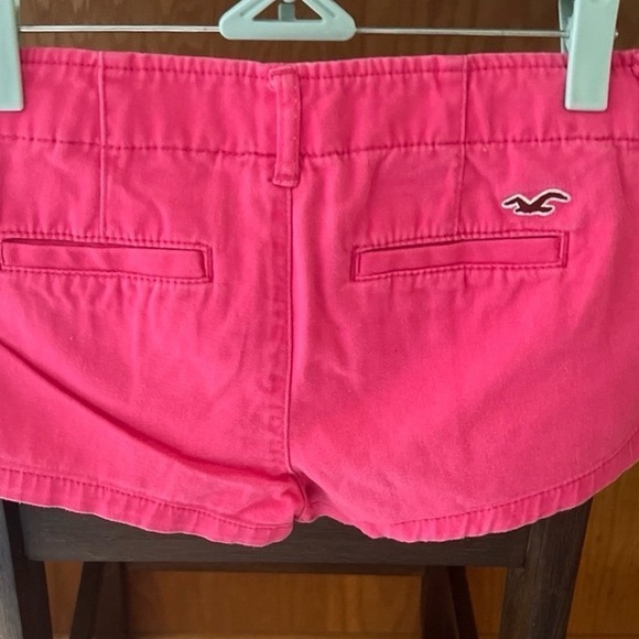 Hollister - Picture 3 of 4